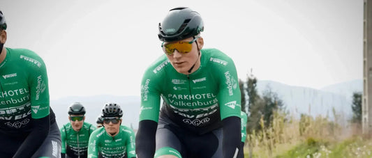Hoe kies je de beste sportkleding voor wielrennen, schaatsen en triathlon?