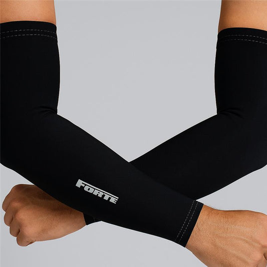 Wielrenkleding van Forte Armstukken zwart met reflecterend logo - armwarmers voor tijdens de koude fietsritten