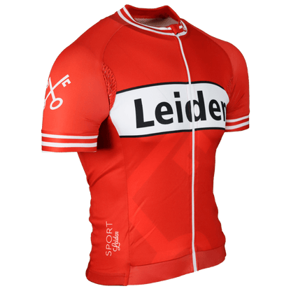 wielershirt van gemeente leiden, iconisch sleutel design gemeenteleiden wielerkleding, foto schuinvoor